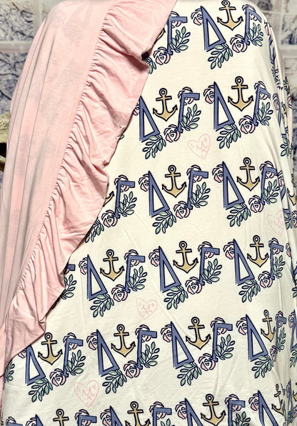 Delta Gamma Oversized DreamWrap Blanket
